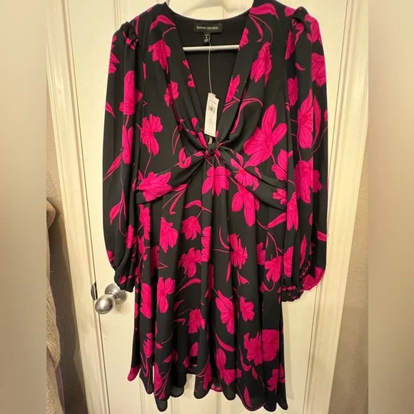 NWT Banana Republic 6P dress, black and pink floral - Picture 2 of 8